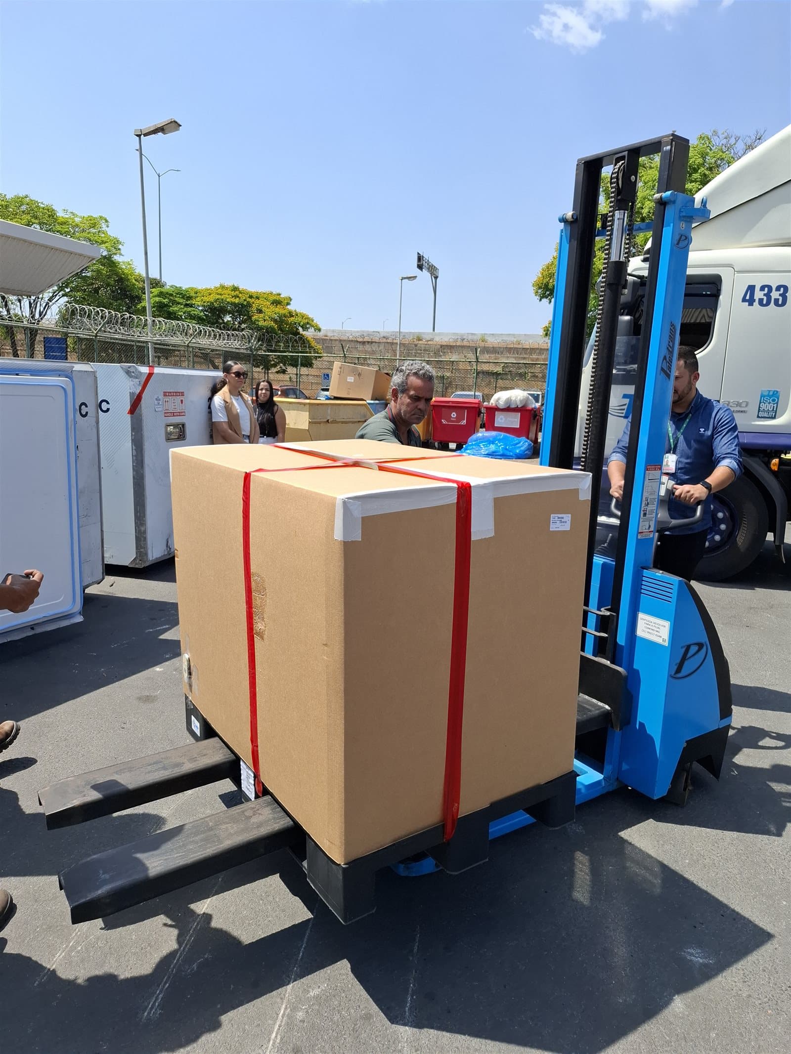 Transporte rodoviário especializado em cadeia fria para entrega ao laboratório Funed em Minas Gerais